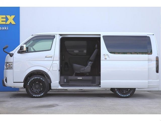 TOYOTA HIACE van 4WD 2024