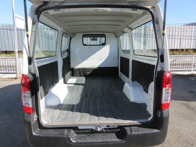 NISSAN NV350 CARAVAN 1.2t 2017