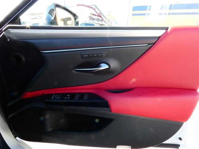 TOYOTA LEXUS ES300h 2023