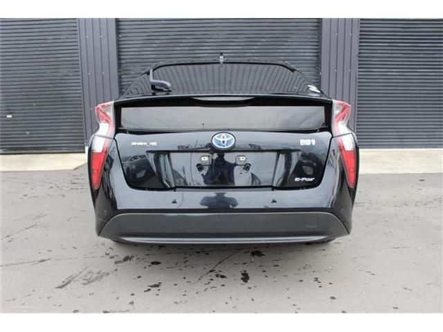 TOYOTA PRIUS 4WD 2018