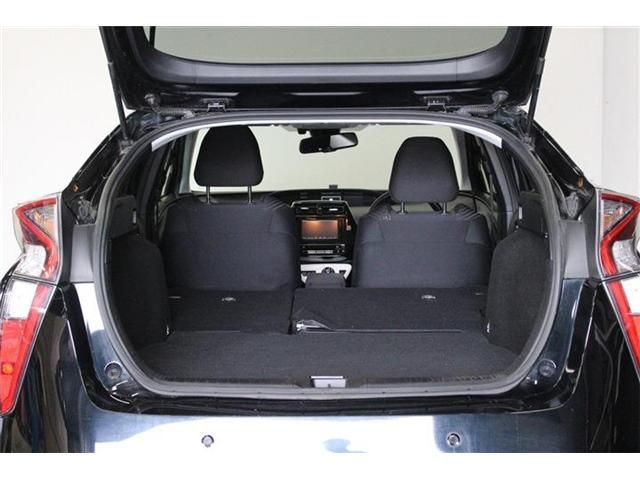 TOYOTA PRIUS 4WD 2018