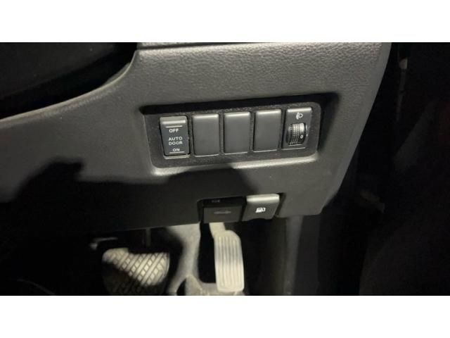 NISSAN SERENA  WG 4WD 2010