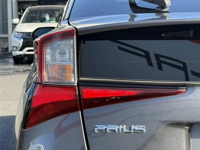 TOYOTA PRIUS 2019
