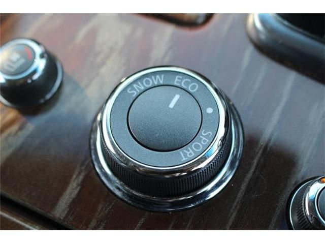 NISSAN FUGA HYBRID 2016