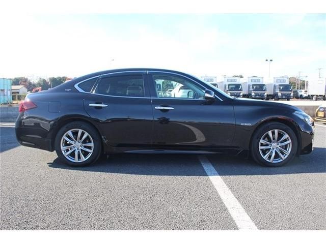 NISSAN FUGA HYBRID 2016