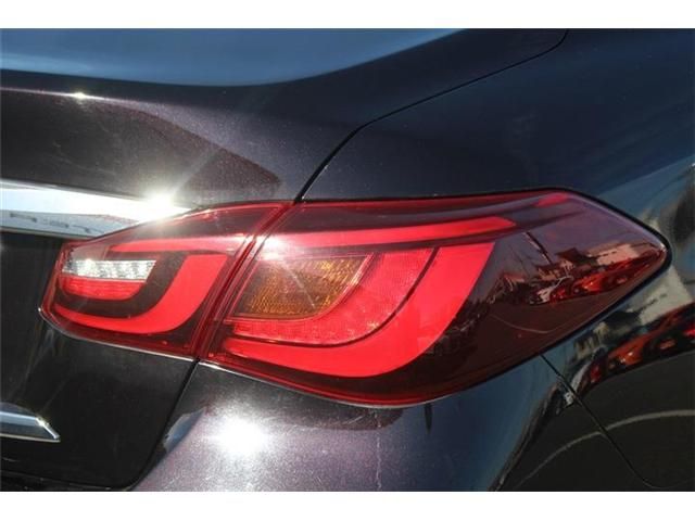 NISSAN FUGA HYBRID 2016