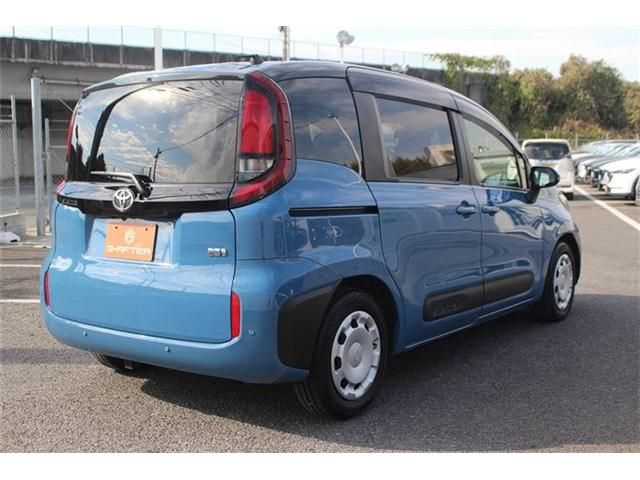 TOYOTA SIENTA HYBRID 2023