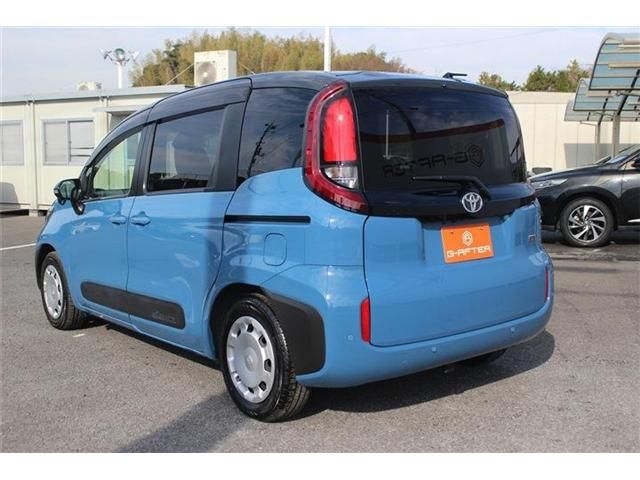 TOYOTA SIENTA HYBRID 2023