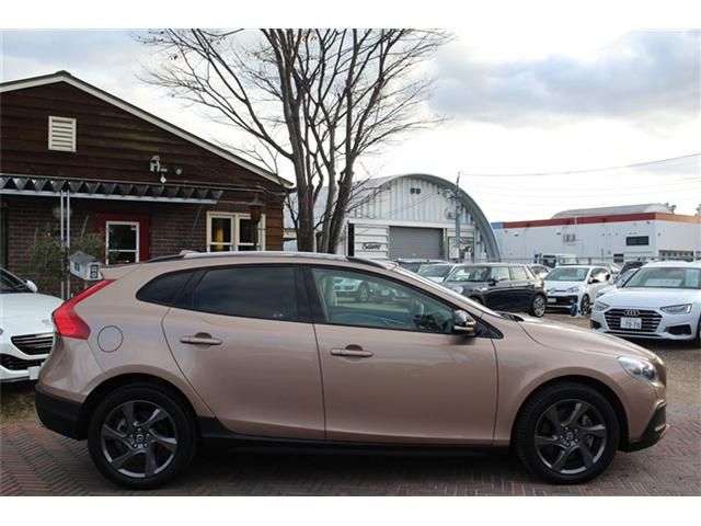 VOLVO VOLVO V40 CROSS COUNTRY 2014