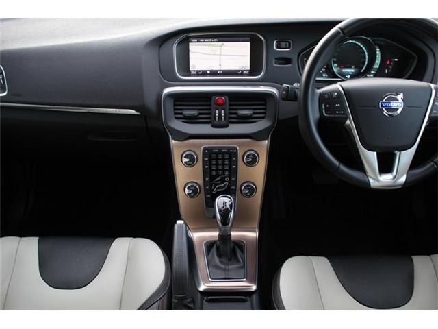 VOLVO VOLVO V40 CROSS COUNTRY 2014