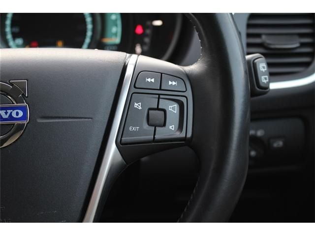 VOLVO VOLVO V40 CROSS COUNTRY 2014