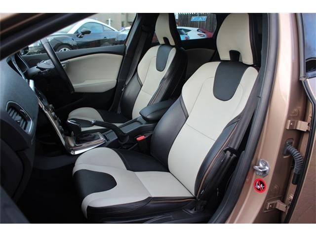 VOLVO VOLVO V40 CROSS COUNTRY 2014