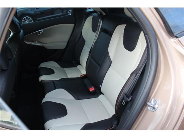 VOLVO VOLVO V40 CROSS COUNTRY 2014
