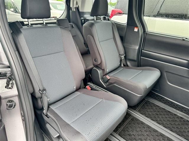 TOYOTA NOAH HYBRID 2024