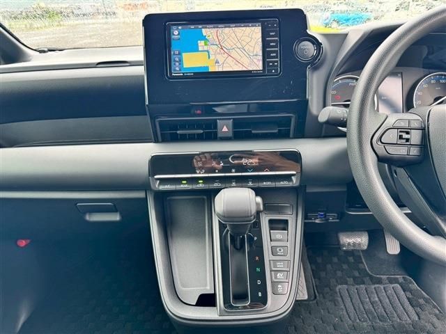 TOYOTA NOAH HYBRID 2024