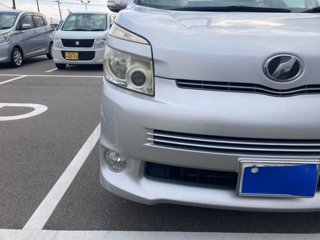 TOYOTA VOXY 4WD 2010