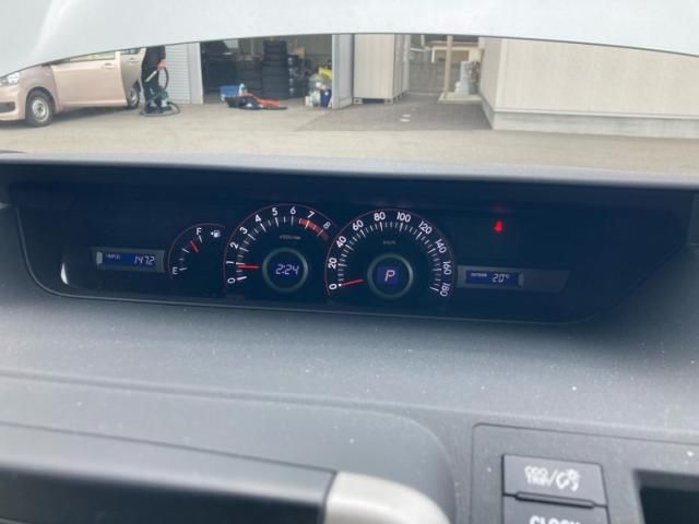 TOYOTA VOXY 4WD 2010