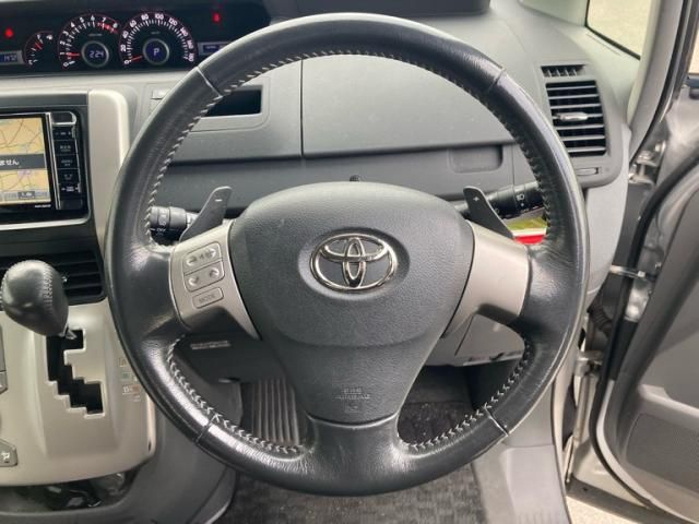 TOYOTA VOXY 4WD 2010