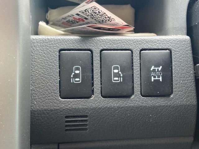 TOYOTA VOXY 4WD 2010