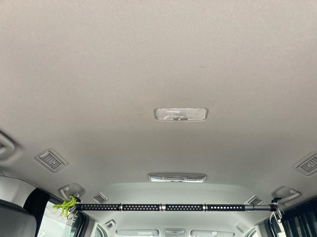 TOYOTA VOXY 4WD 2010