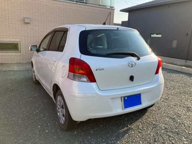 TOYOTA VITZ 2010