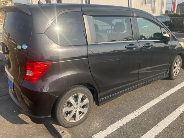 HONDA FREED 2010