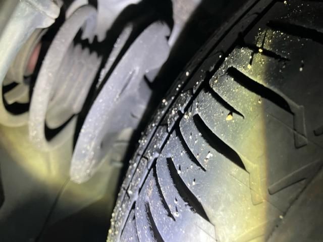 TOYOTA PRIUS Alpha 2011