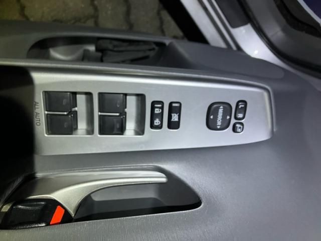 TOYOTA PRIUS Alpha 2011