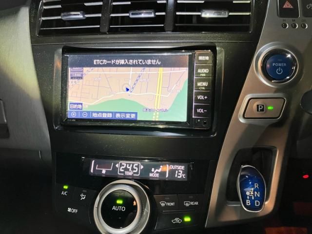 TOYOTA PRIUS Alpha 2011