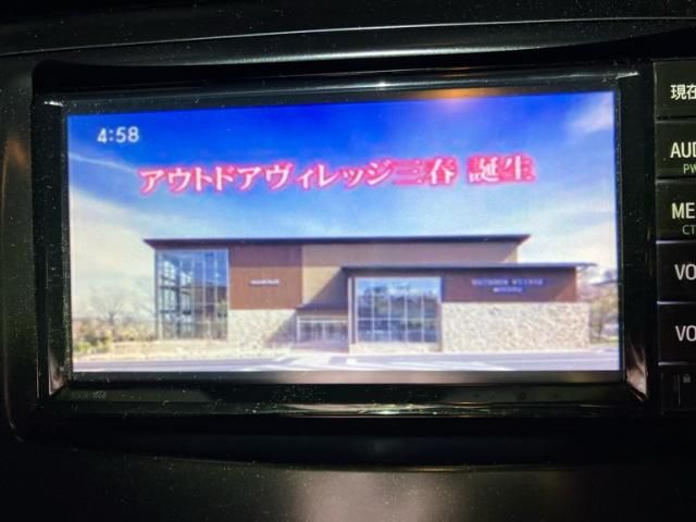 TOYOTA PRIUS Alpha 2011