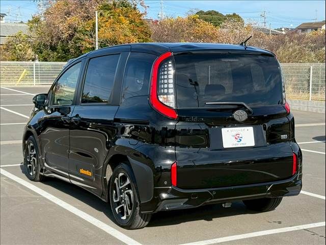 TOYOTA SIENTA HYBRID 2022