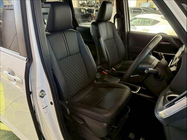 TOYOTA NOAH HYBRID 2022