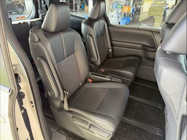 TOYOTA NOAH HYBRID 2022