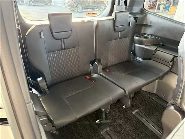 TOYOTA NOAH HYBRID 2022