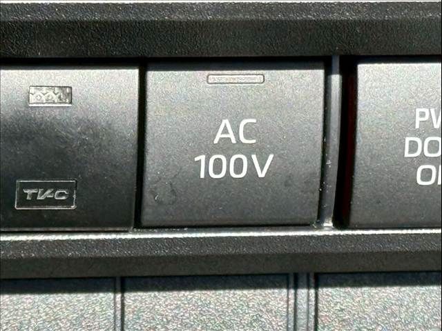 TOYOTA NOAH HYBRID 2022