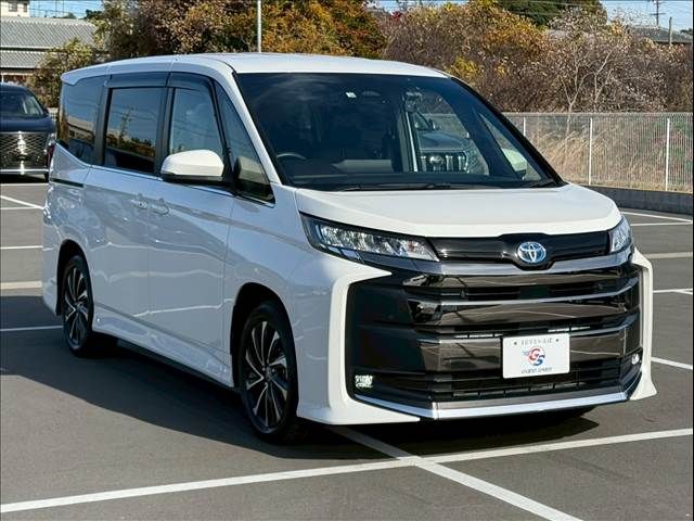 TOYOTA NOAH HYBRID 2022