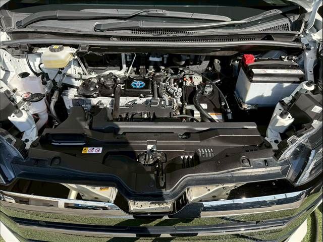 TOYOTA NOAH HYBRID 2022