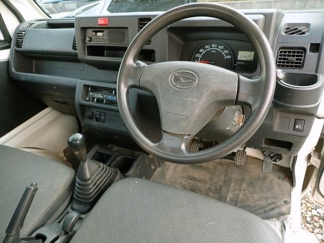 DAIHATSU HIJET truck 4WD 2014