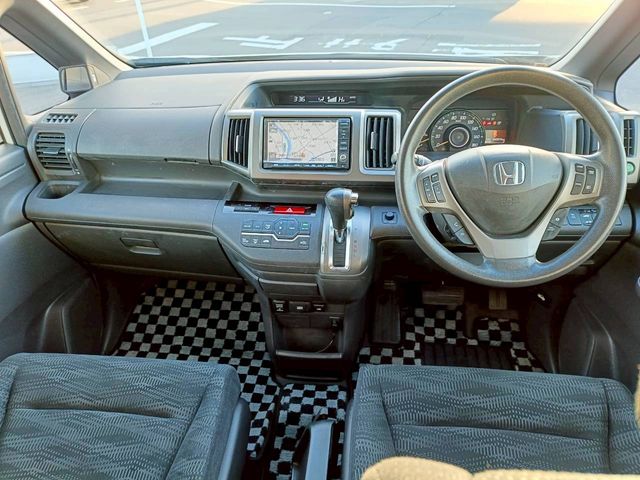 HONDA STEPWAGON 2012