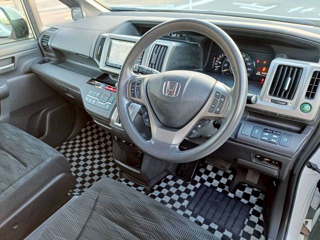 HONDA STEPWAGON 2012