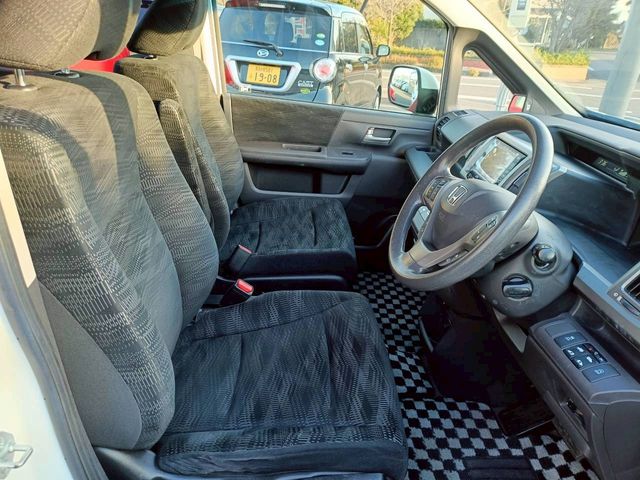 HONDA STEPWAGON 2012