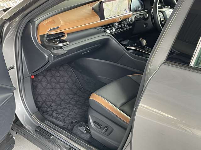 TOYOTA CROWN CROSSOVER 2024