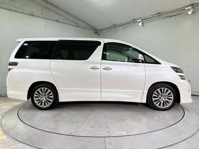 TOYOTA VELLFIRE 2012