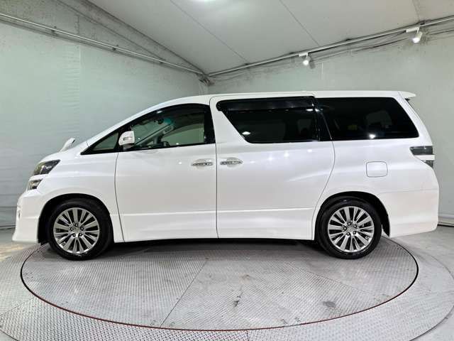 TOYOTA VELLFIRE 2012