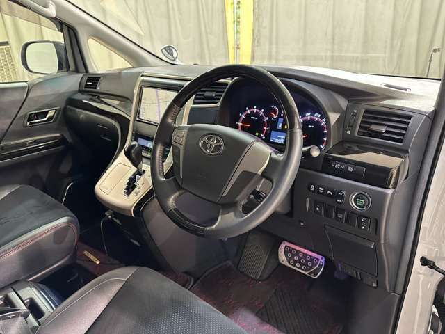 TOYOTA VELLFIRE 2012