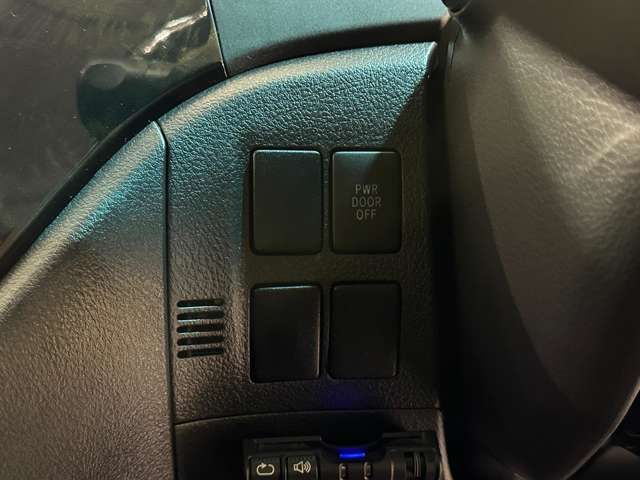 TOYOTA VELLFIRE 2012