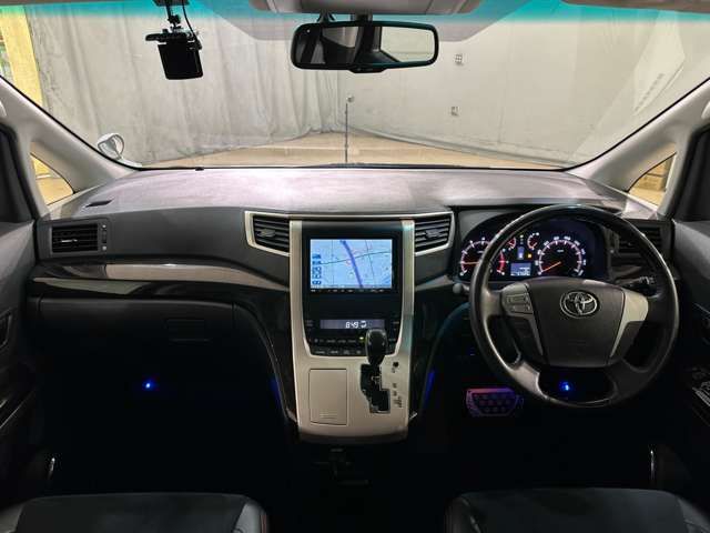 TOYOTA VELLFIRE 2012