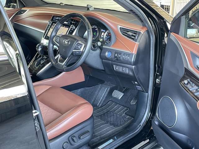 TOYOTA HARRIER 4WD 2019