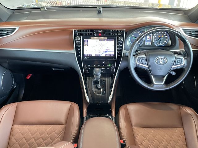 TOYOTA HARRIER 4WD 2019