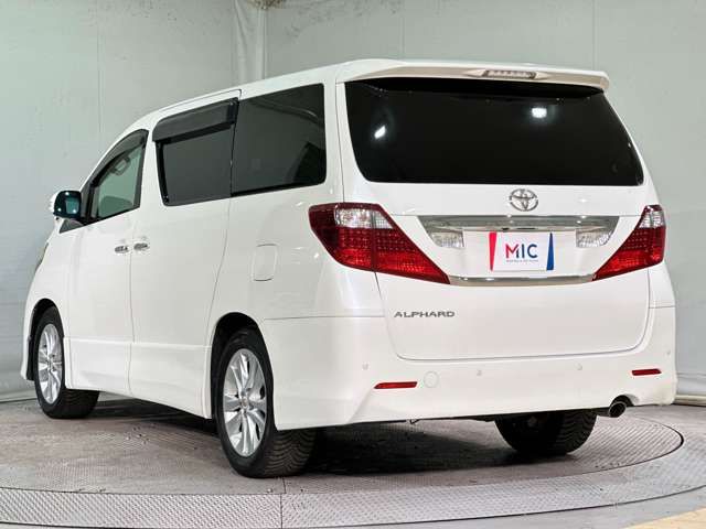 TOYOTA ALPHARD 2010
